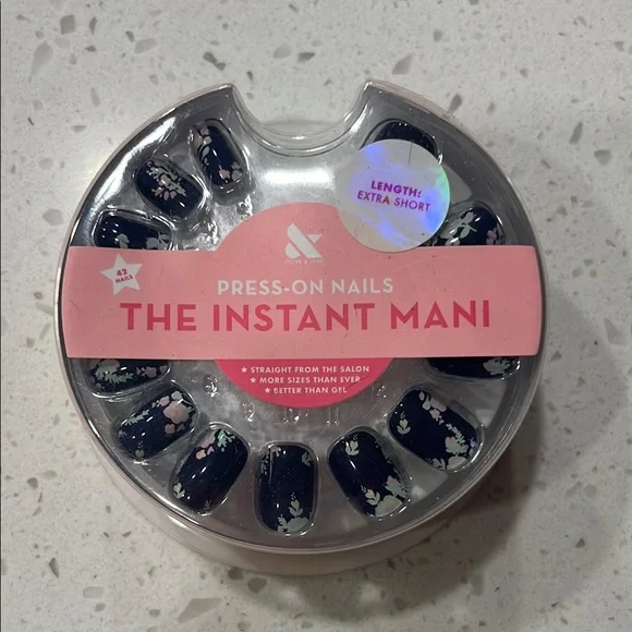 Olive and Ivy Press-On Nails - The Instant Mani - Limited Edition Navy Floral - Picture 1 of 3